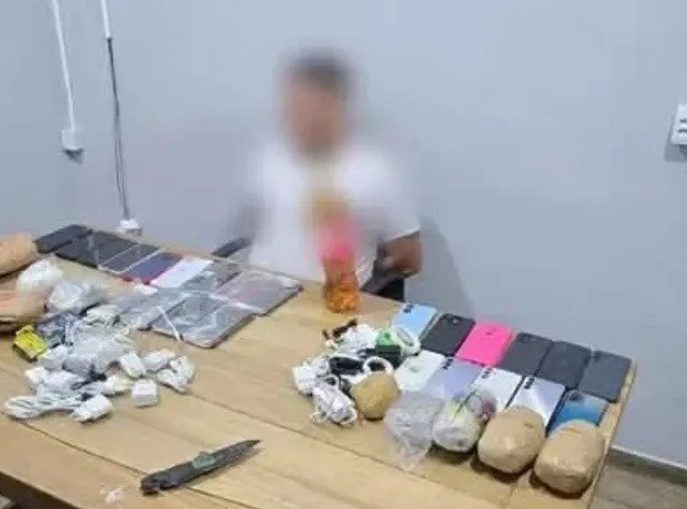 Policial penal é preso após tentativa de entrar com celulares e drogas em presídio do Rio!!