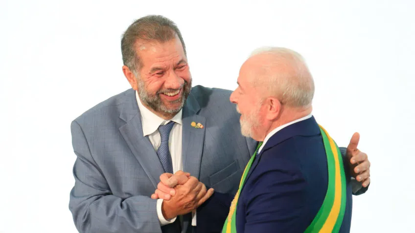 Carlos Lupi é citado em delação sobre descontos ilegais no INSS; caso amplia crise política no governo