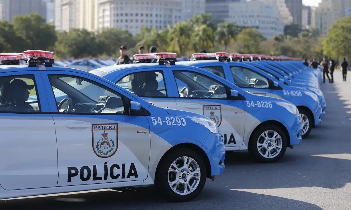 Dois policiais militares acabam presos após denúncia de extorsão na Baixada Fluminense